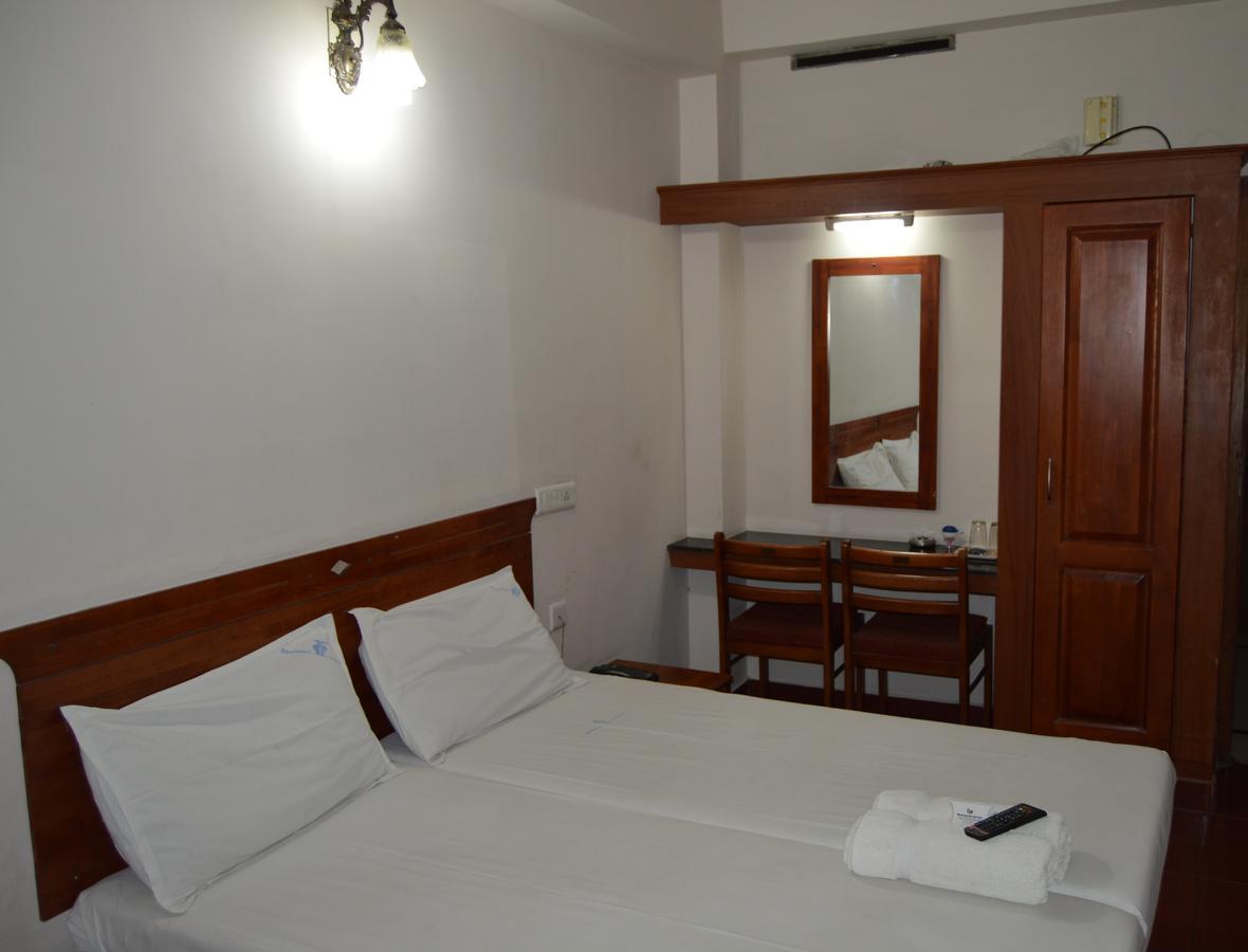 Hotel Shalimar Metro Kochi Esterno foto