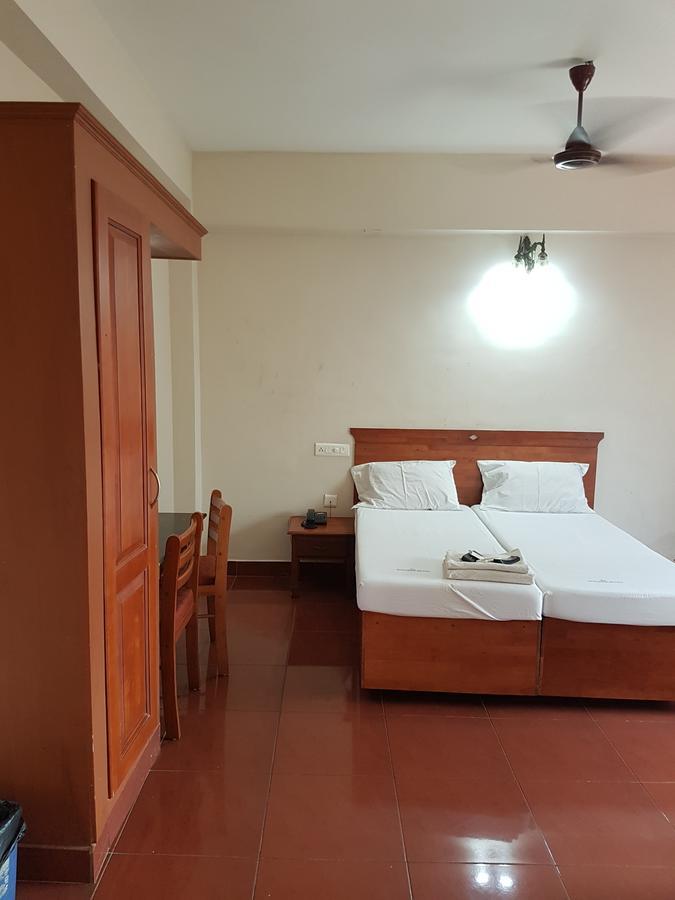 Hotel Shalimar Metro Kochi Esterno foto