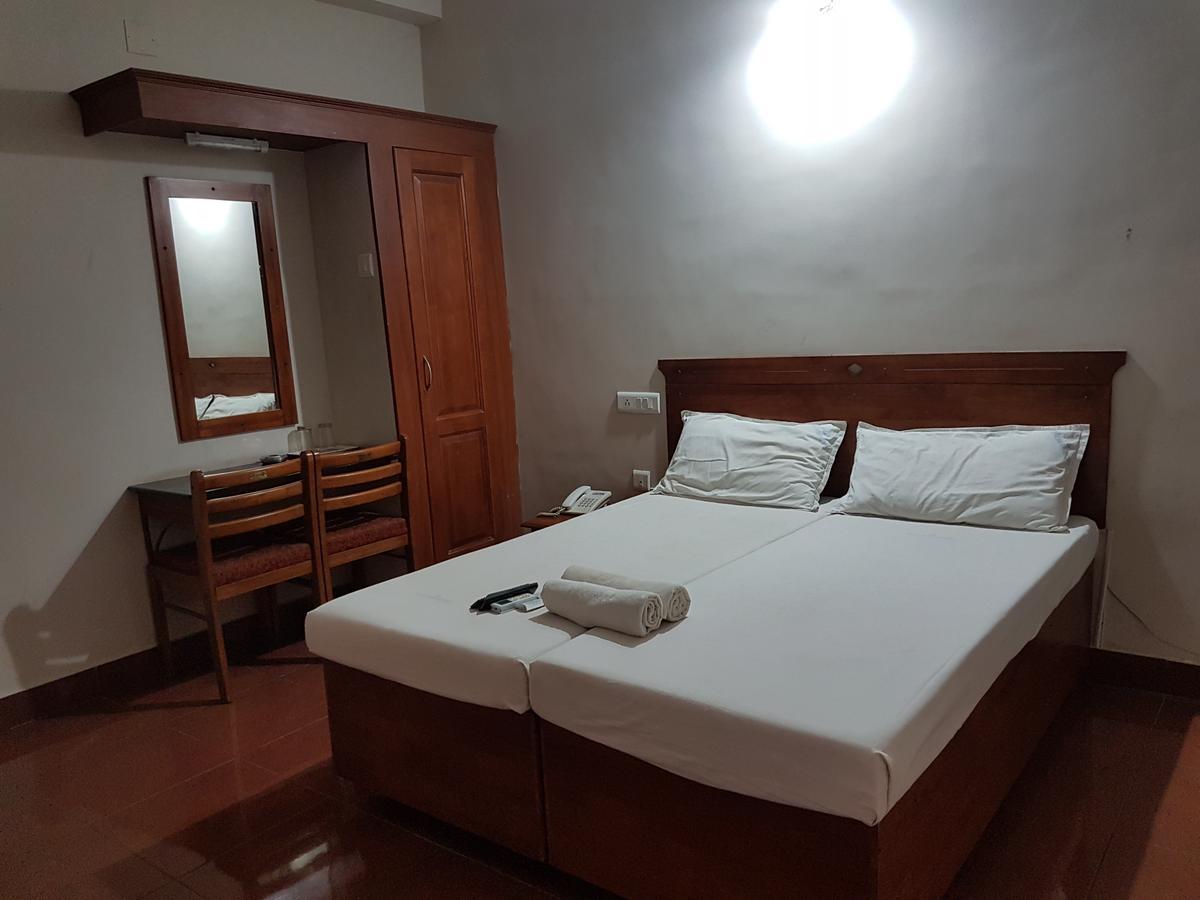 Hotel Shalimar Metro Kochi Esterno foto