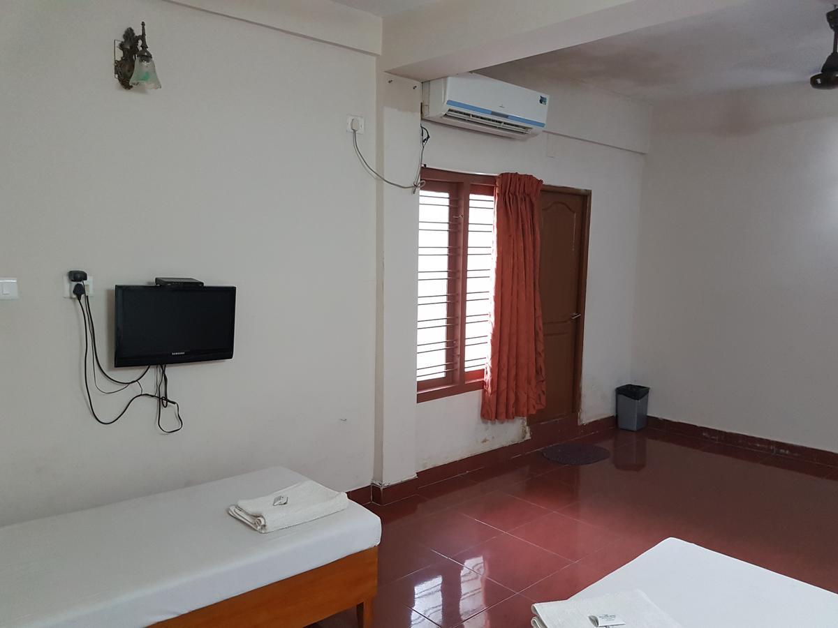 Hotel Shalimar Metro Kochi Esterno foto