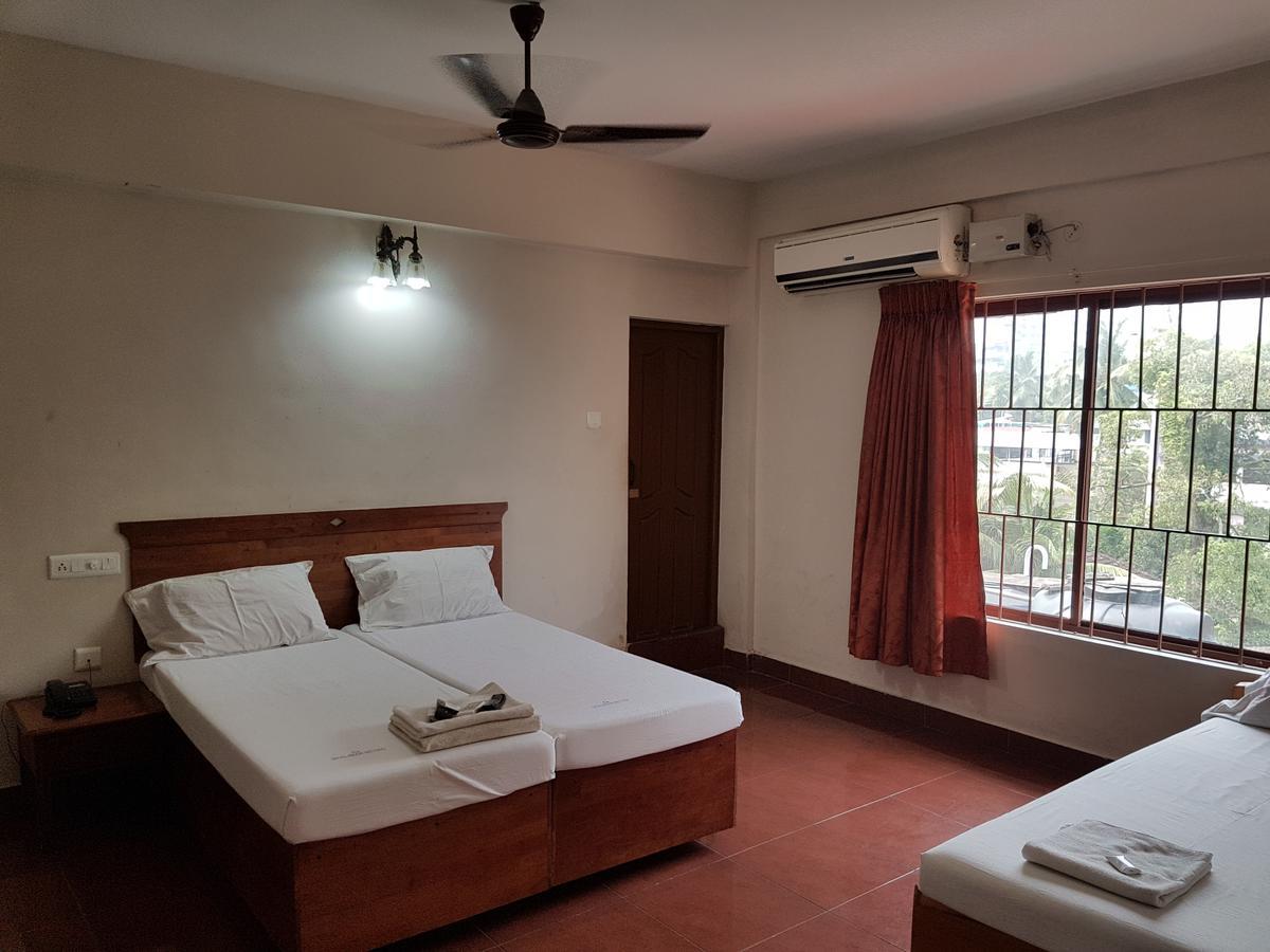 Hotel Shalimar Metro Kochi Esterno foto