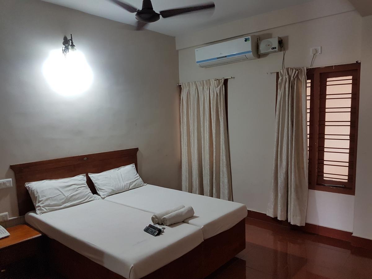 Hotel Shalimar Metro Kochi Esterno foto
